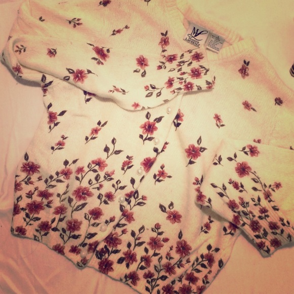 FashionBug Sweater Luxurious with pearl buttons 🌅 - Picture 3 of 7